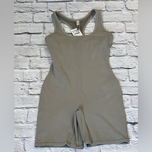 Skims nwt outdoor onesie romper racerback bodysuit Beige, mushroom clay color M
